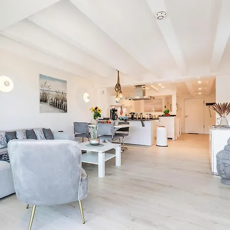 Prora - Ferienwohnung Mit 2 Balkonen - Kapitaenskajuete *